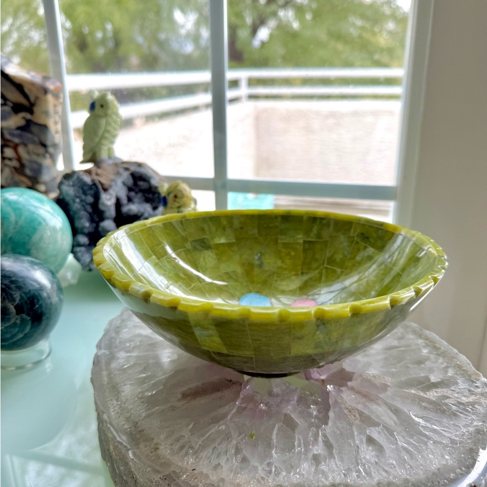 Serpentine bowl with Turquoise - Picture 3 of 6